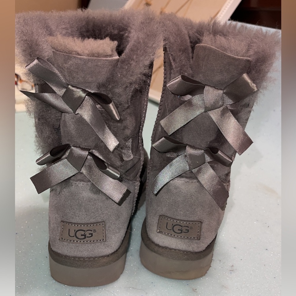 Size 9 Bailey Bow Ugg Boots